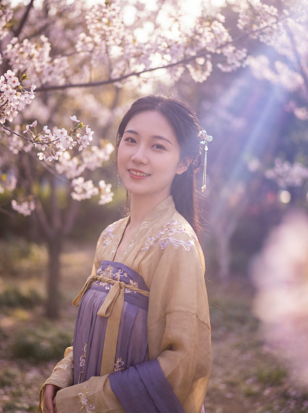 丝袜足交古风汉服视频